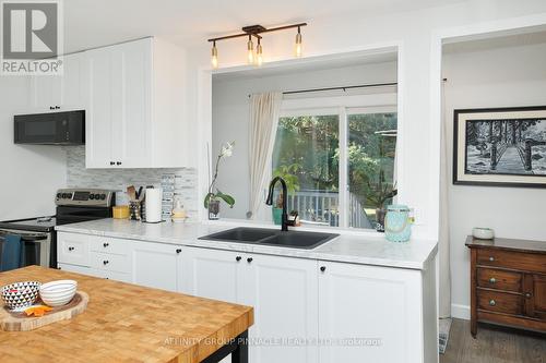 195 William Street N, Kawartha Lakes (Lindsay), ON - Indoor Photo Showing Kitchen With Double Sink With Upgraded Kitchen