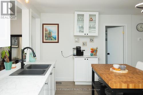 195 William Street N, Kawartha Lakes (Lindsay), ON - Indoor Photo Showing Kitchen With Double Sink