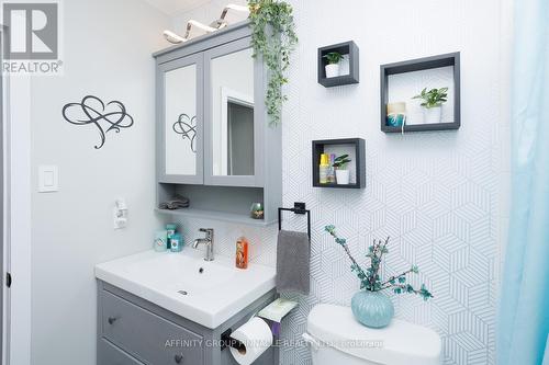 195 William Street N, Kawartha Lakes (Lindsay), ON - Indoor Photo Showing Bathroom