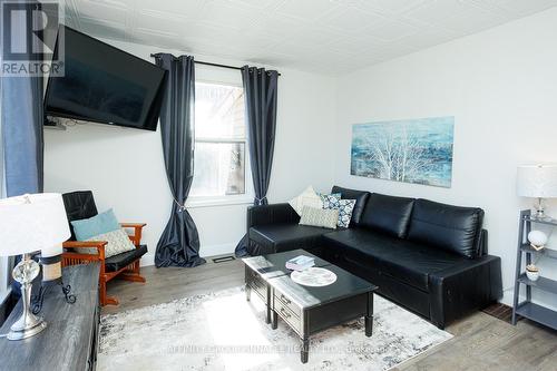 195 William Street N, Kawartha Lakes (Lindsay), ON - Indoor Photo Showing Living Room