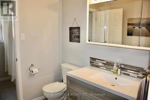 2331 Lakeside Road, Douro-Dummer, ON - Indoor Photo Showing Bathroom