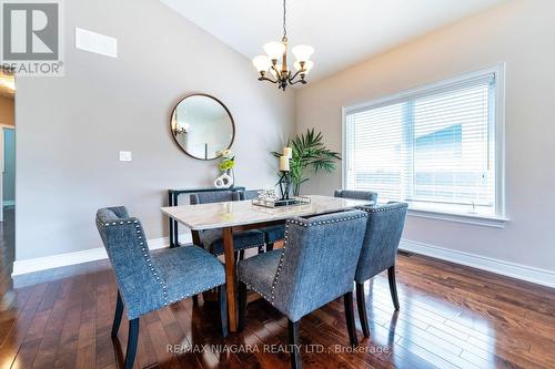 9148 Hendershot Boulevard, Niagara Falls, ON - Indoor Photo Showing Dining Room