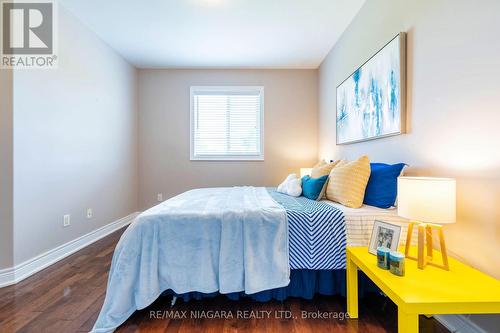 9148 Hendershot Boulevard, Niagara Falls, ON - Indoor Photo Showing Bedroom