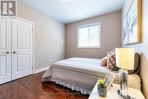 9148 Hendershot Boulevard, Niagara Falls, ON - Indoor Photo Showing Bedroom