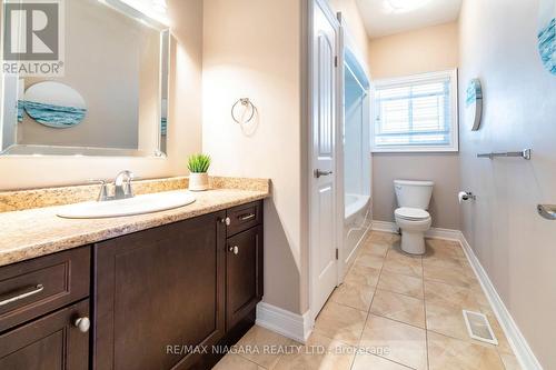 9148 Hendershot Boulevard, Niagara Falls, ON - Indoor Photo Showing Bathroom