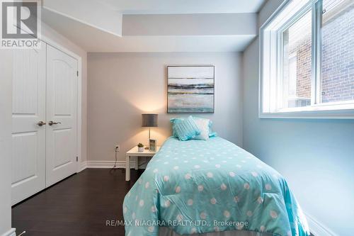 9148 Hendershot Boulevard, Niagara Falls, ON - Indoor Photo Showing Bedroom