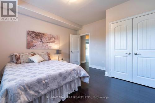 9148 Hendershot Boulevard, Niagara Falls, ON - Indoor Photo Showing Bedroom