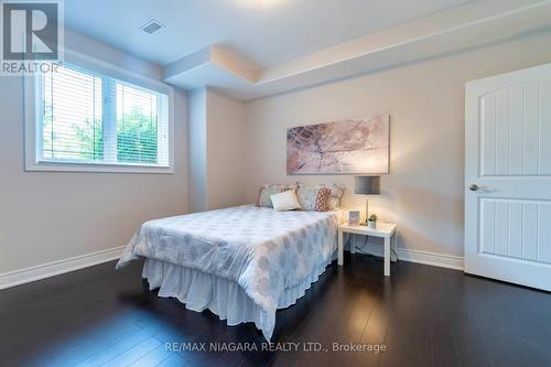 9148 Hendershot Boulevard, Niagara Falls, ON - Indoor Photo Showing Bedroom