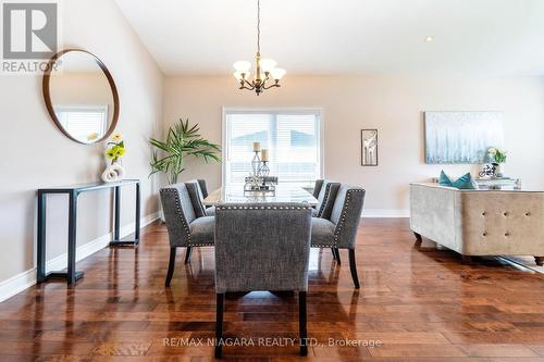 9148 Hendershot Boulevard, Niagara Falls, ON - Indoor Photo Showing Dining Room