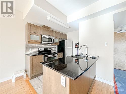 179 Metcalfe Street Unit#2107, Ottawa, ON - Indoor Photo Showing Kitchen