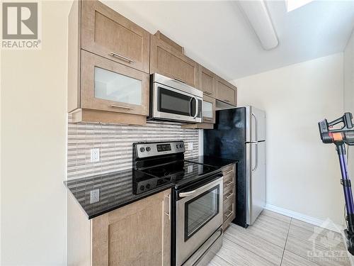 179 Metcalfe Street Unit#2107, Ottawa, ON - Indoor Photo Showing Kitchen