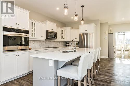 541 Osmond Daley Drive, Ottawa, ON - Indoor Photo Showing Kitchen With Upgraded Kitchen