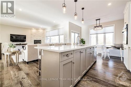 541 Osmond Daley Drive, Ottawa, ON - Indoor Photo Showing Kitchen With Upgraded Kitchen