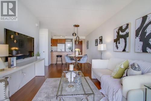 610 - 4600 Steeles Avenue, Markham, ON - Indoor Photo Showing Living Room