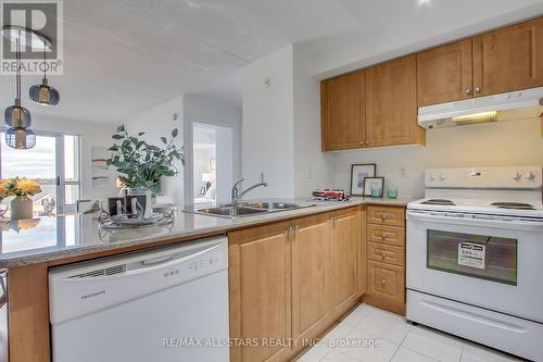 610 - 4600 Steeles Avenue, Markham, ON - Indoor Photo Showing Kitchen With Double Sink