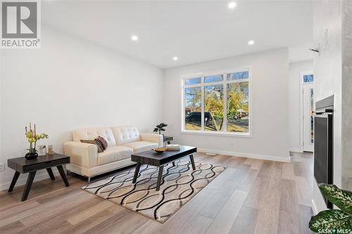 1336 Colony Street, Saskatoon, SK - Indoor Photo Showing Living Room