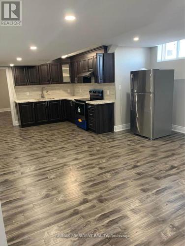 5 Martin Byrne Drive W, Brampton, ON - Indoor Photo Showing Kitchen