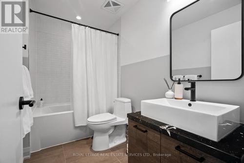 208 - 2 Bellefair Avenue, Toronto, ON - Indoor Photo Showing Bathroom