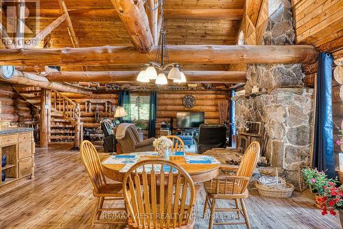 622423 Sideroad 7, Chatsworth, ON - Indoor Photo Showing Dining Room