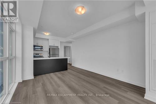 406 - 460 Dundas Street E, Hamilton, ON - Indoor Photo Showing Kitchen