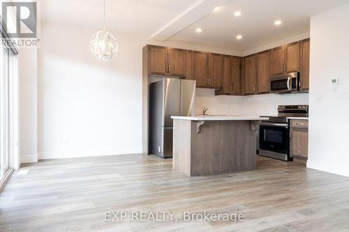 861 Edinburgh Drive, Woodstock, ON - Indoor Photo Showing Kitchen