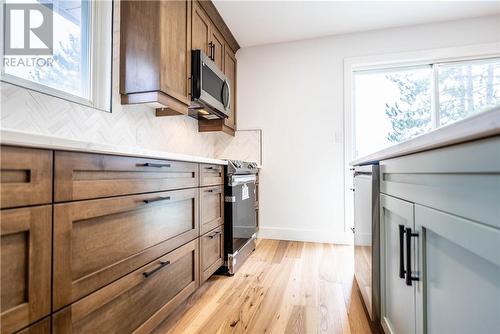 53 Coal Dock Road, Nairn Centre, ON - Indoor Photo Showing Kitchen