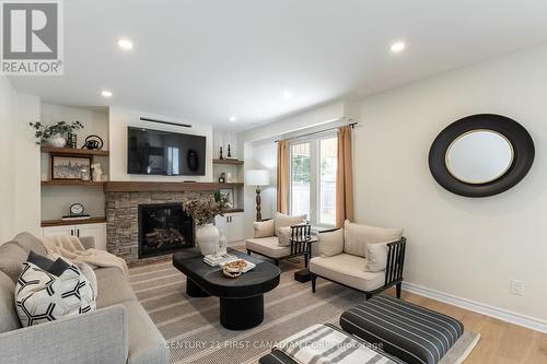 95 Golfview Court, London, ON - Indoor Photo Showing Living Room With Fireplace