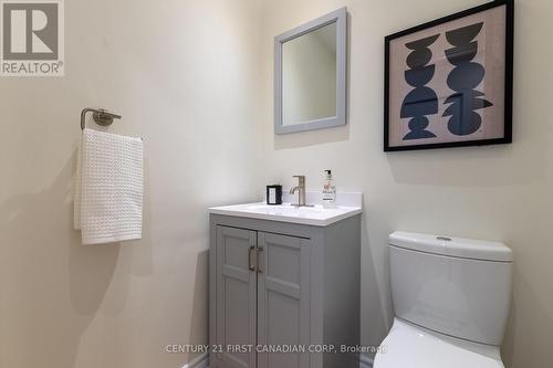 95 Golfview Court, London, ON - Indoor Photo Showing Bathroom