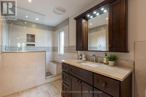 95 Golfview Court, London, ON - Indoor Photo Showing Bathroom