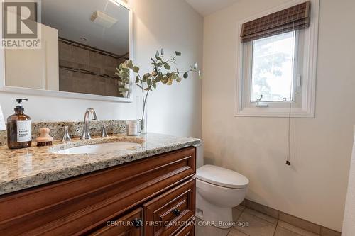 95 Golfview Court, London, ON - Indoor Photo Showing Bathroom