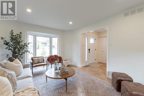 95 Golfview Court, London, ON - Indoor Photo Showing Living Room