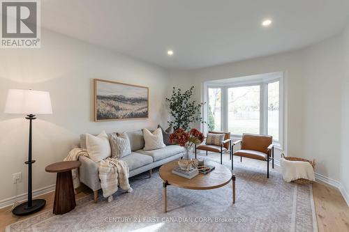 95 Golfview Court, London, ON - Indoor Photo Showing Living Room