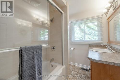 1 Torrington Crescent, London, ON - Indoor Photo Showing Bathroom