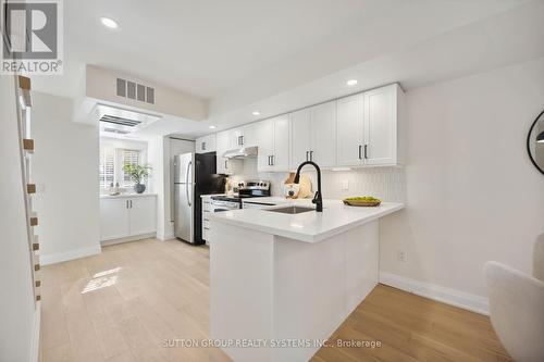 106 - 262 St Helens Avenue, Toronto, ON - Indoor Photo Showing Kitchen