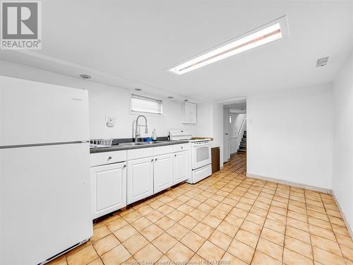 3999 Grand Marais, Windsor, ON - Indoor Photo Showing Kitchen