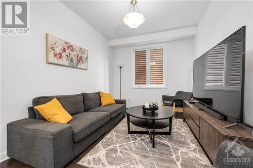 921 Lakeridge Drive, Ottawa, ON - Indoor Photo Showing Living Room