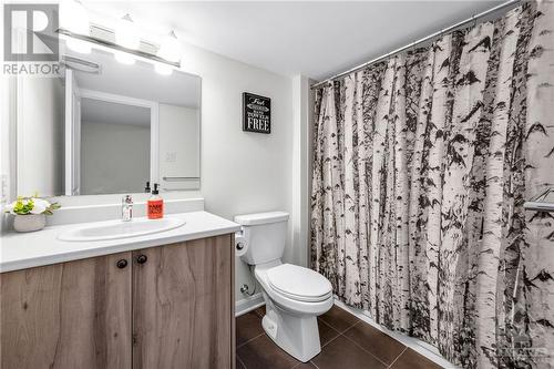 921 Lakeridge Drive, Ottawa, ON - Indoor Photo Showing Bathroom