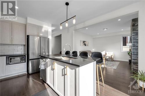 921 Lakeridge Drive, Ottawa, ON - Indoor Photo Showing Kitchen With Upgraded Kitchen