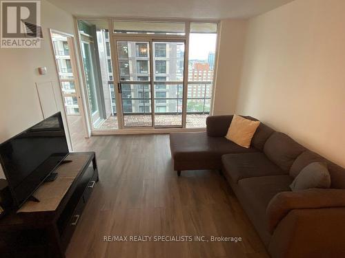 2001 - 156 Enfield Place, Mississauga, ON - Indoor Photo Showing Living Room