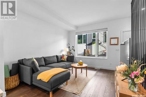 534 F Avenue S, Saskatoon, SK - Indoor Photo Showing Living Room