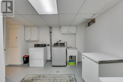 12 Somerset Crescent, London, ON - Indoor Photo Showing Laundry Room