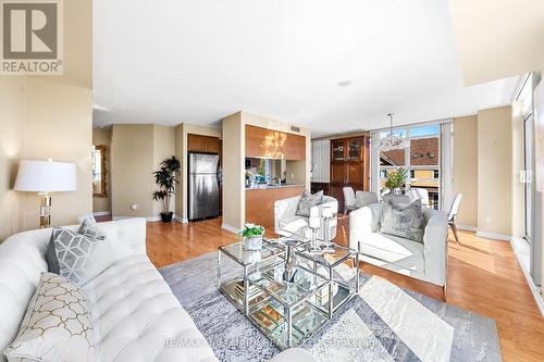 308 - 18 Harding Boulevard, Richmond Hill, ON - Indoor Photo Showing Living Room