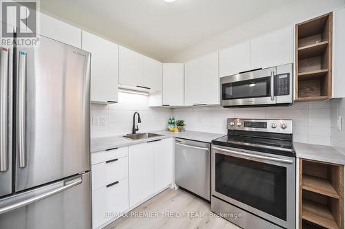 7 - 21 Meadow Lane, Barrie, ON - Indoor Photo Showing Kitchen With Stainless Steel Kitchen With Upgraded Kitchen