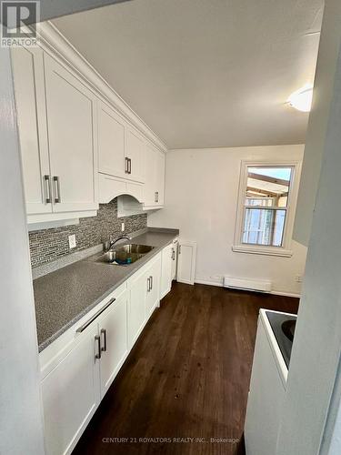 32 South Street, Orillia, ON - Indoor Photo Showing Kitchen With Double Sink