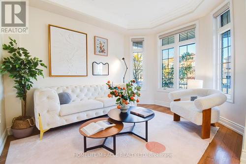 55 Lyndbrook Crescent, Brampton, ON - Indoor Photo Showing Living Room