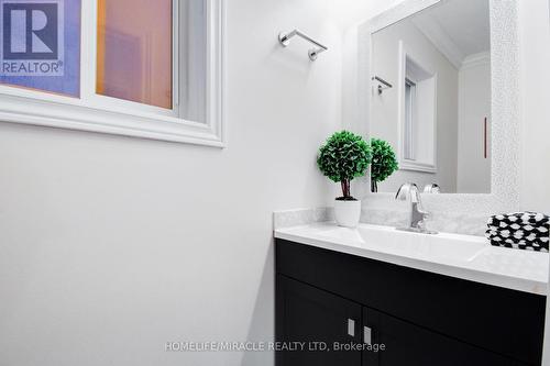 55 Lyndbrook Crescent, Brampton, ON - Indoor Photo Showing Bathroom