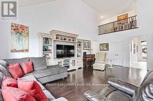 25 Mclean Avenue, Collingwood, ON - Indoor Photo Showing Living Room