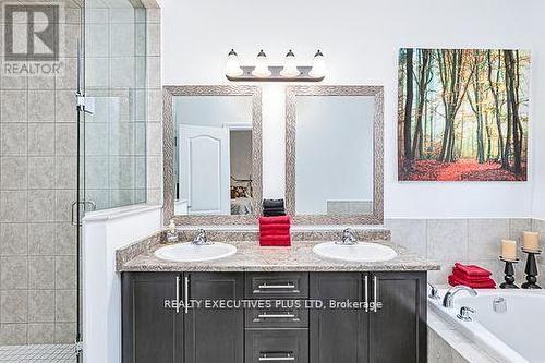 25 Mclean Avenue, Collingwood, ON - Indoor Photo Showing Bathroom