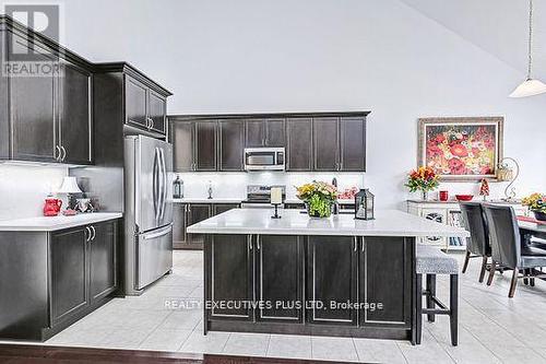 25 Mclean Avenue, Collingwood, ON - Indoor Photo Showing Kitchen With Upgraded Kitchen