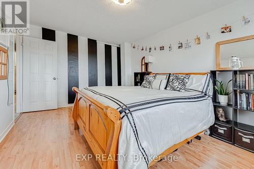 5 Doepath Way, Caledon, ON - Indoor Photo Showing Bedroom